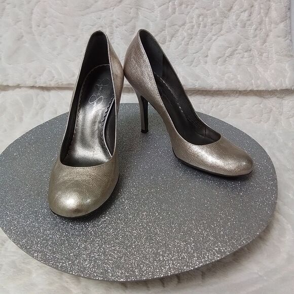 Jessica Simpson Gold Patent Leather Stilleto Pumps Shiny Metallic Closed Toe 7B - Picture 1 of 10